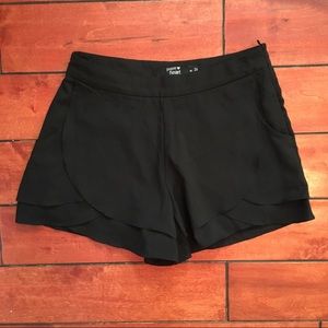 LF Paper Heart Tulip Black Shorts